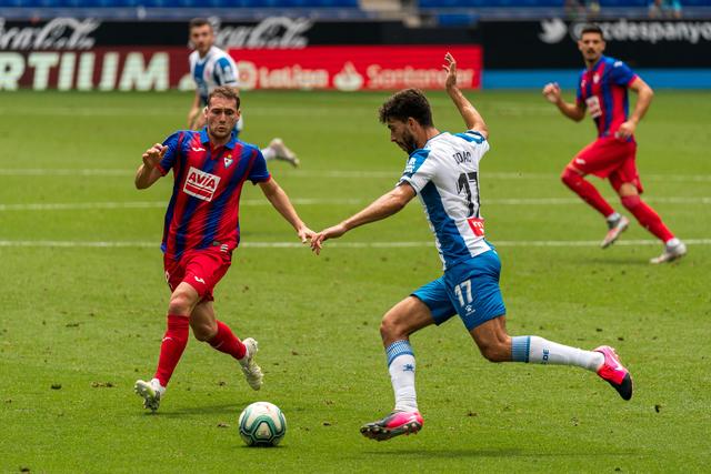 哈利伯顿绝杀米德尔顿42分 步行者险胜雄鹿2-1