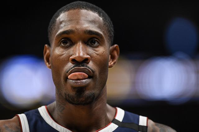 巴萨17岁小将面部受伤缝10针 赛后社交媒体晒图